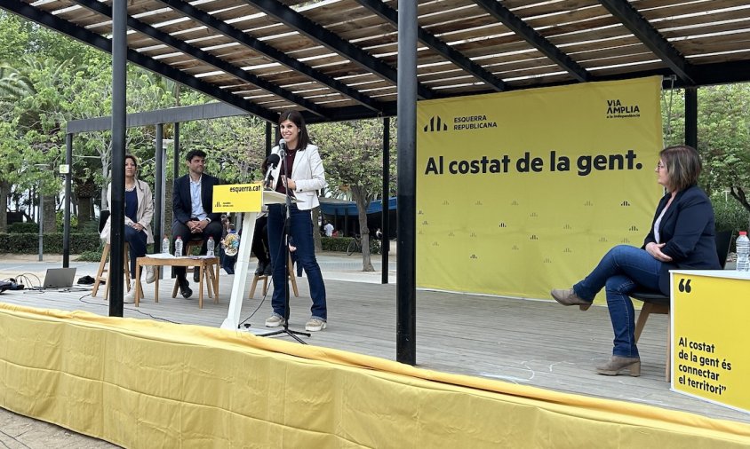 Marta Vilalta durant la seva intervenció a l'acte de presentació de la llista encapçalada per Camí Mendoza