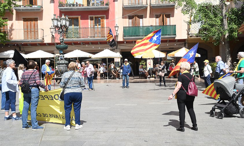 Imatge de la concentració d'ahir de les Àvies i Avis, a la plaça de la Vila