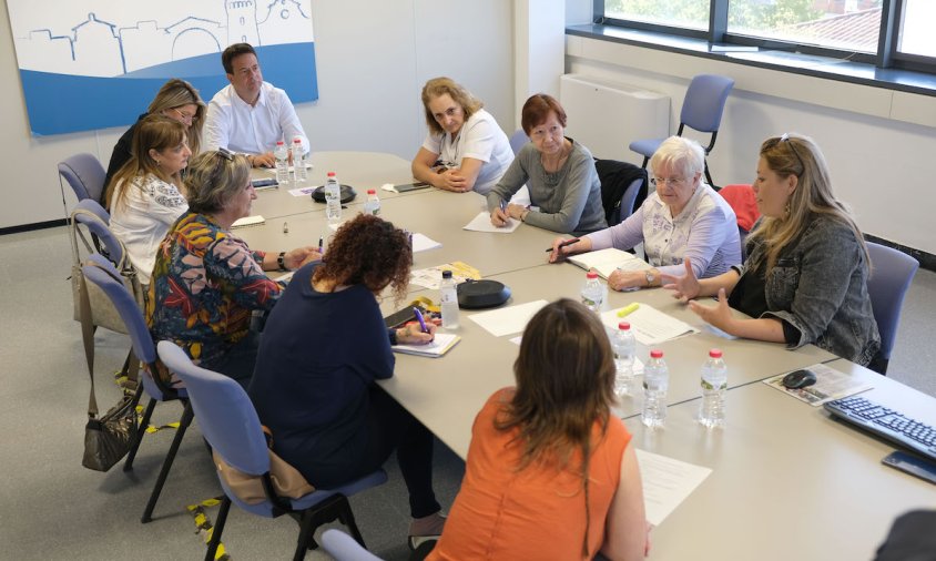 La reunió del Consell de Dones celebrada aquest dimarts, presidida per l’alcalde, Oliver Klein, i la regidora de Polítiques d’Igualtat, Ingrid Duch