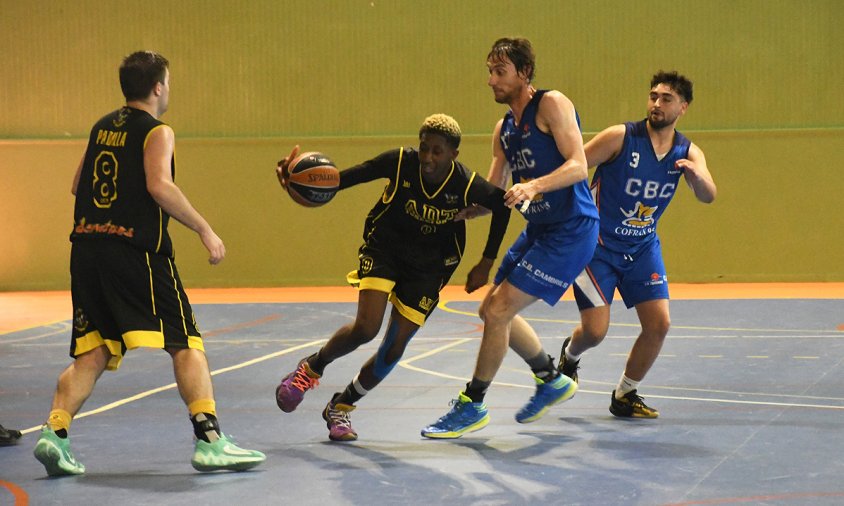 El Cofran 95 CB Cambrils va perdre davant el Torreforta B en el partit disputat ahir al matí al Palau Municipal d'Esports