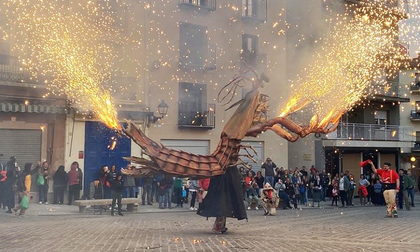 La Galera de Foc en plena actuació, a Caldes de Montbui