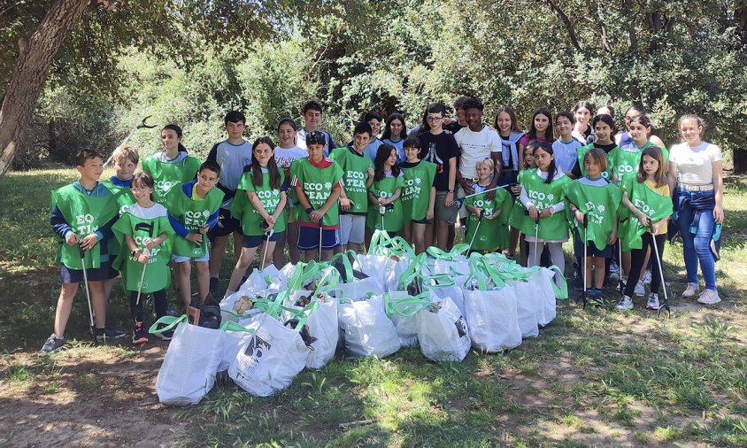 Els alumnes del col·legi Cardenal Vidal i Barraquer que van participar en la neteja del barranc van recollir un total de 80 quilos de deixalles