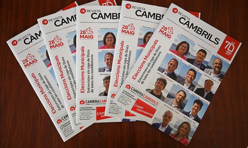 Exemplars de l'edició de maig de Revista Cambrils