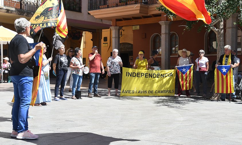 Concentració de les Àvies i Avis per la Independència, ahir, a la plaça de la Vila