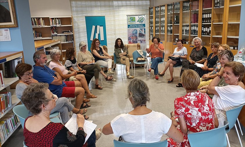 Un moment de la sessió del Club de Lectura, aquest passat dimarts, a la biblioteca Josep Salceda i Castells