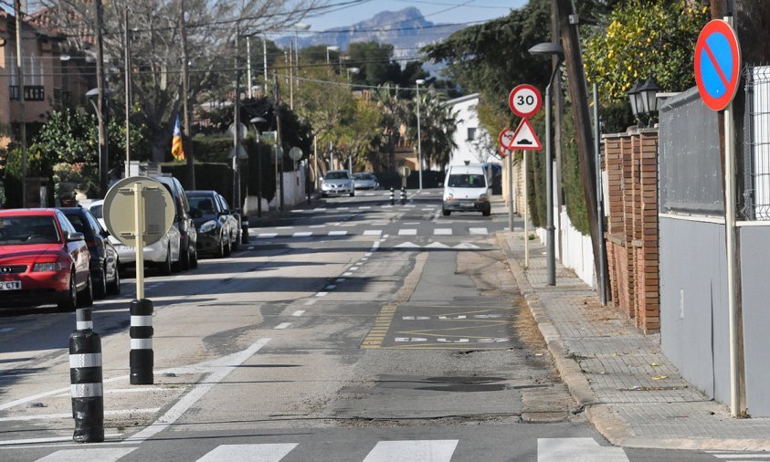 Imatge del carrer Orquídies, en mal estat des de fa temps