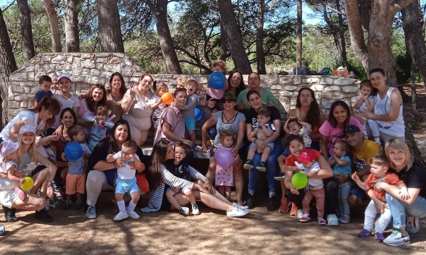 Les famílies i l'equip educatiu a la festa de fi de curs realitzada a Mont-roig