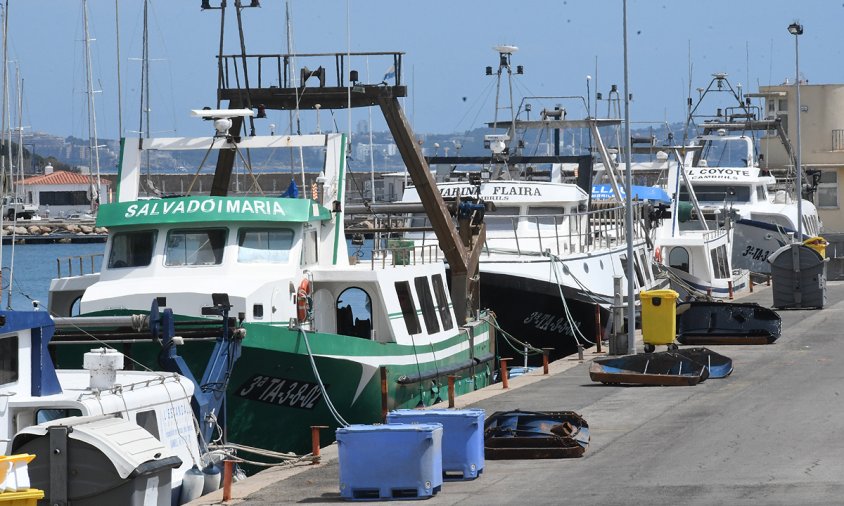 Barques d'arrossegament amarrades al port, a l'inici del període de veda, el passat mes d'abril