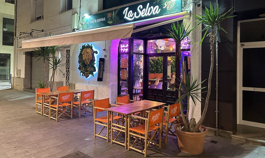 El restaurant La Selva està situat a la plaça del Pòsit