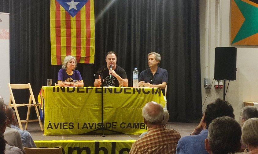 Dolors Feliu, Uriel Bertran i Lluís Rovira, ahir, a la xerrada de l'ANC