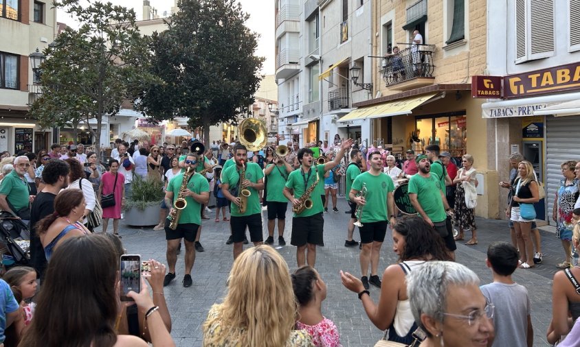 La Xaranga Bandsonats durant el seu pas per la Plaça de Catalunya