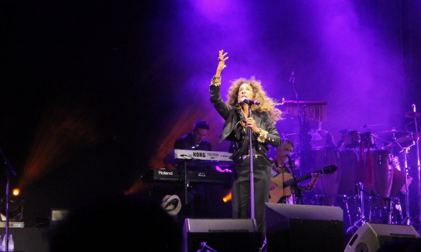 Rosario Flores en un moment del concert, ahir al vespre, al Festival Internacional de Música de Cambrils