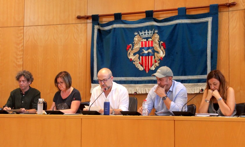 D'esquerra a dreta: Jordi Barberà, Camí Mendoz, Alfredo Clúa, Enric Daza i Gemma Balanyà, són els cinc regidors amb dedicació exclusiva