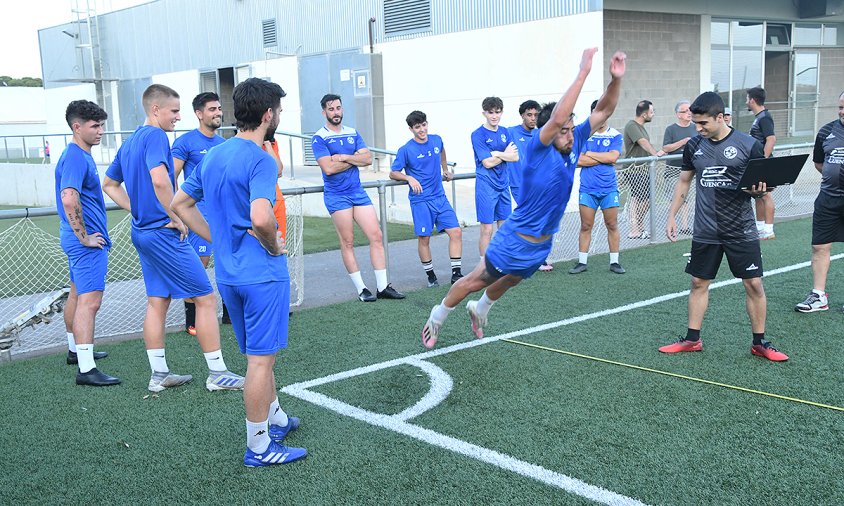 Control de salt als jugadors de la plantilla en la sessió d'entrenament d'ahir