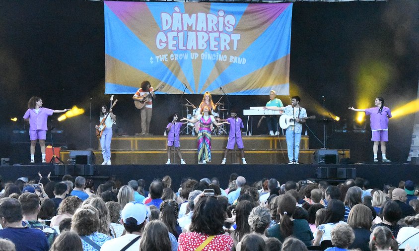 Dàmaris Gelabert i el seu grup de músics i ballarins van actuar ahir en el marc del Festival Internacional de Música
