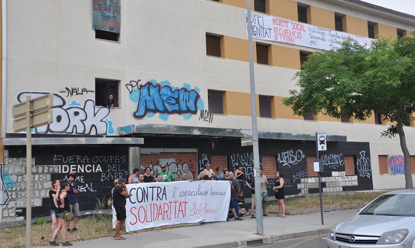 Edifici de l'antiga residència Montemar, el passat 28 de juny, dia de protestes veïnals i manifestacions de suport