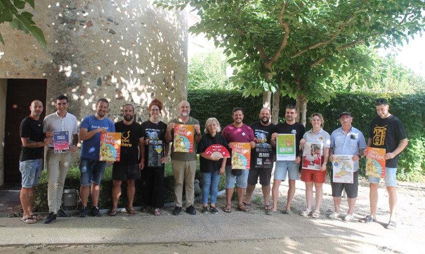 Autoritats i membres de les entitats a la Torre del Llimó