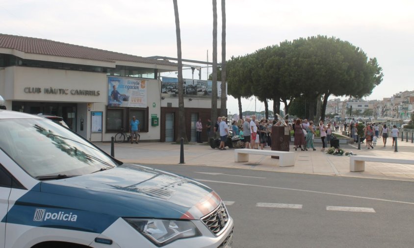 Una trentena de persones van participar a la manifestació