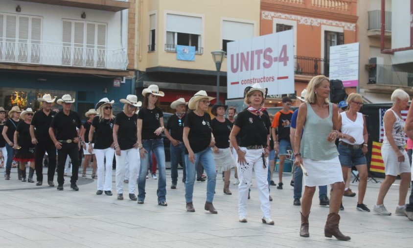 Membres del grup No Potser No Potser durant la ballada