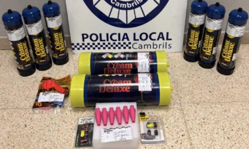 Una part del material intervingut per la Policia Local, amb ampolles pressuritzades, globus i broquetes