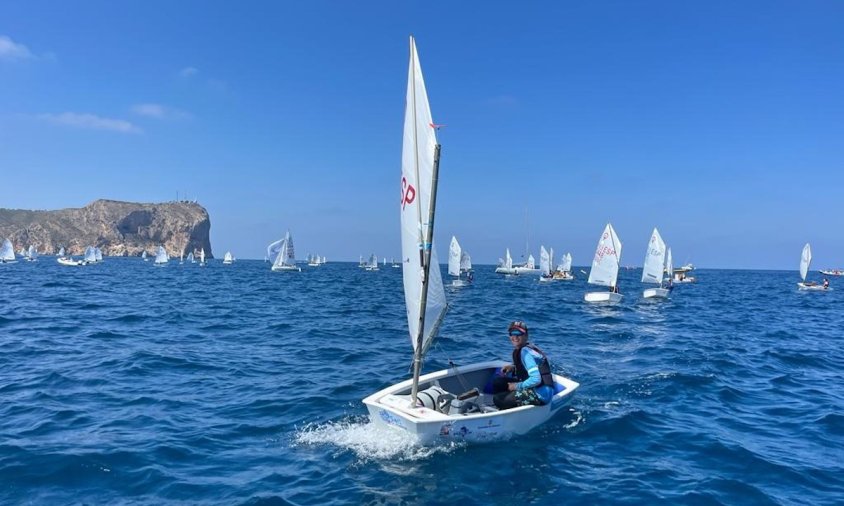 Joan Domingo durant la regata d'Optimist al Trofeo Rodolfo Tomás, a Xàbia