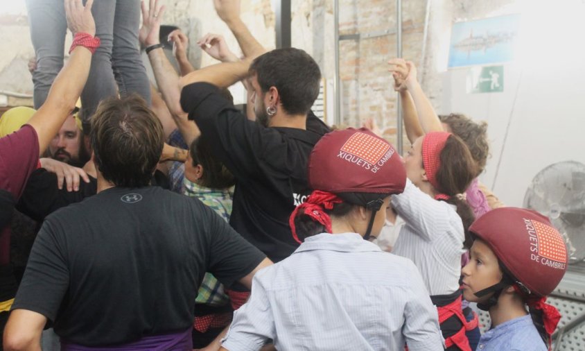 L'assaig especial es va haver de fer al local de la colla per culpa de la pluja