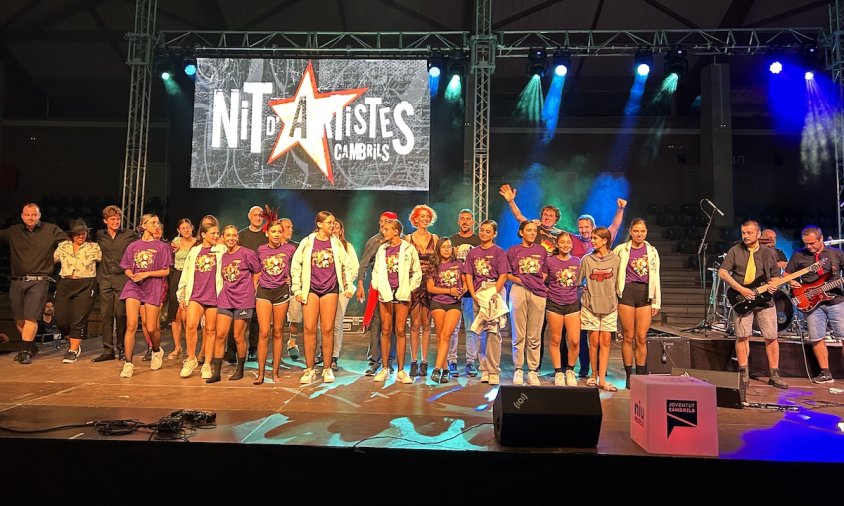 Foto de família dels participants a la darrera Nit d'Artistes de Cambrils