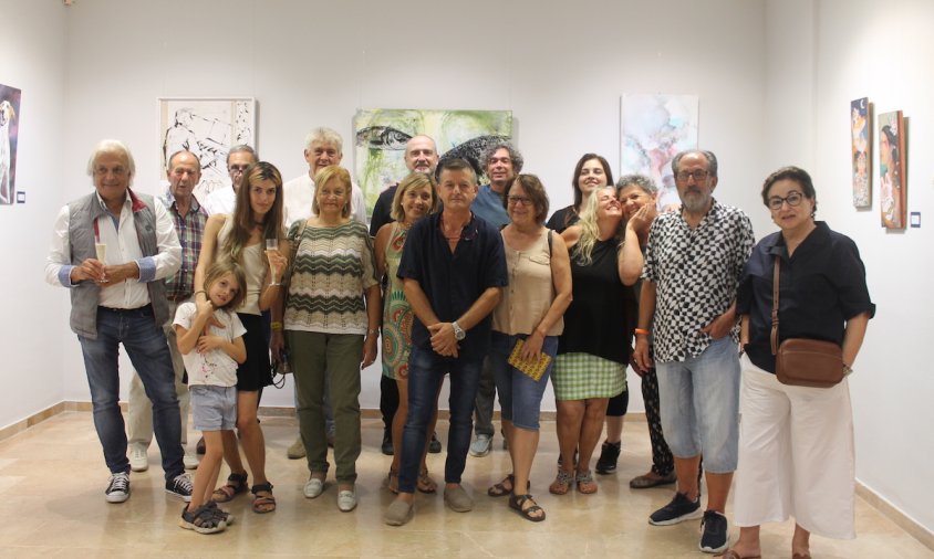 Els expositors de Cambrils Art Total, ahir, durant la inauguració de la mostra