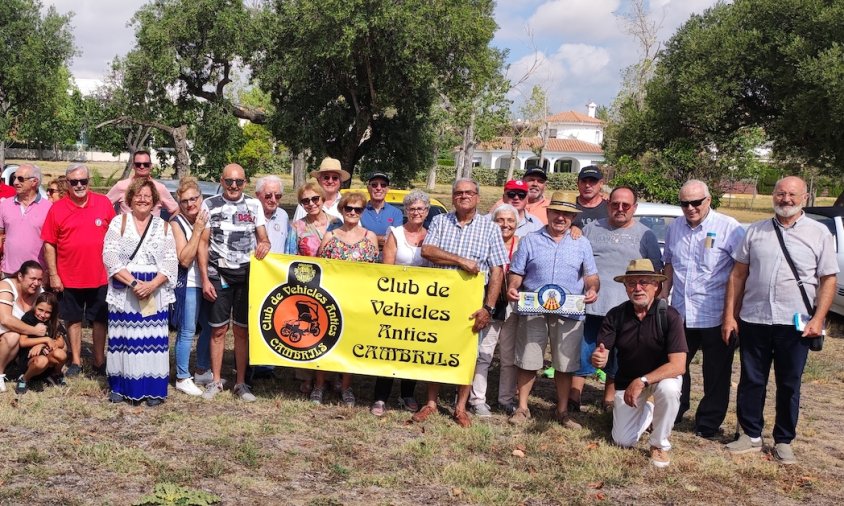 Els presidents dels dos clubs van intercanviar un diploma i un obsequi