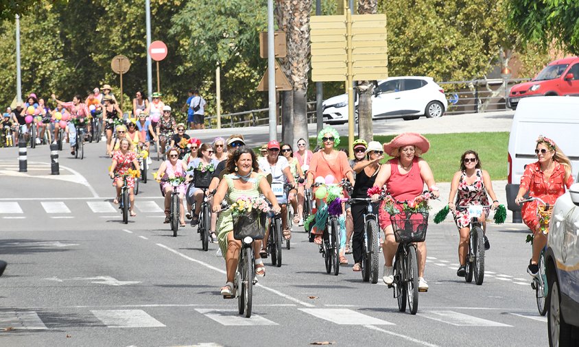 La Fancy Women Bike Ride al seu pas pel passeig la Salle