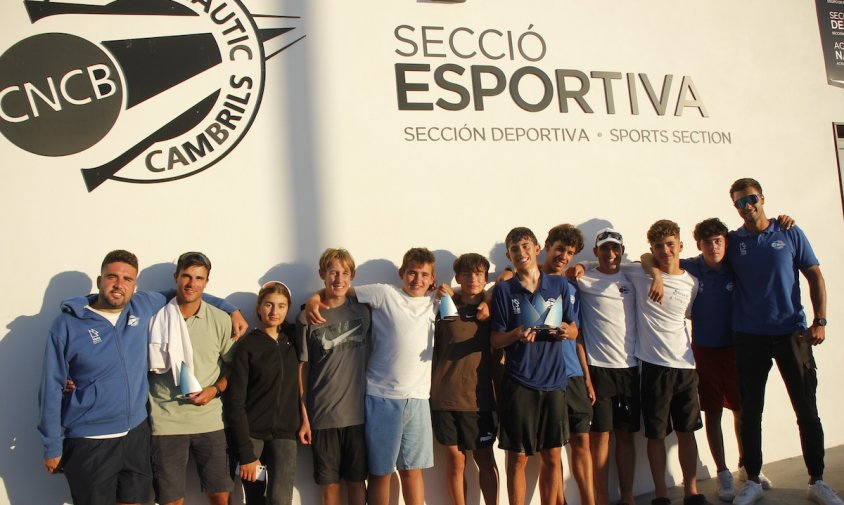 Membres del Club Nàutic Cambrils després de la regata