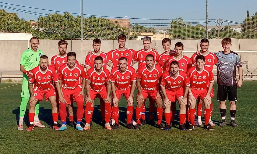 Equip titular del Cambrils Unió B al camp de la Unió Astorga