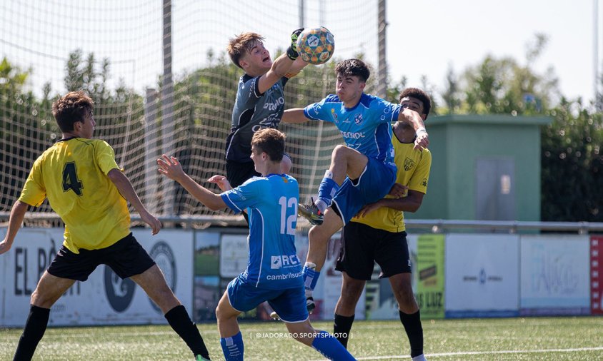 Detall del partit disputat entre el juvenil B del Cambrils Unió i La Salle Reus A