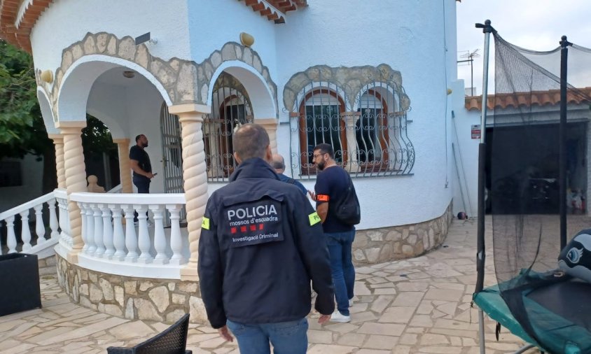 Moment de la detenció de l'home per part dels Mossos d'Esquadra