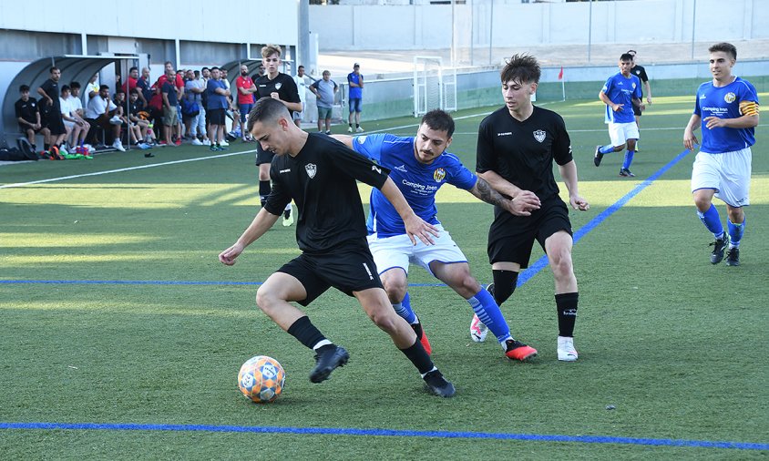 El FC Cambrils va perdre davant La Selva del Camp en el partit disputat aquest passat dissabte a la tarda