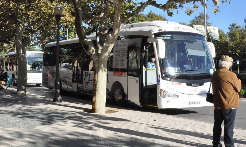 Imatge d'arxiu d'una parada d'autobús al passeig La Salle