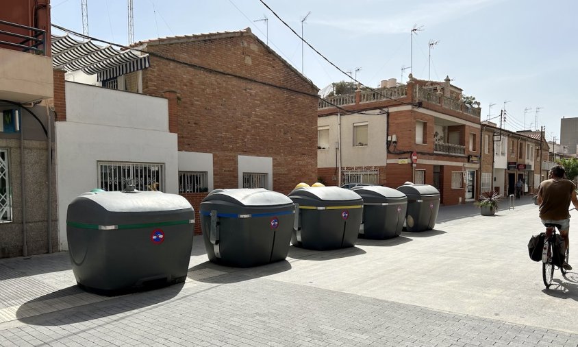 Imatge de la bateria de contenidors que es va instal·lar a la Rambla Jaume I