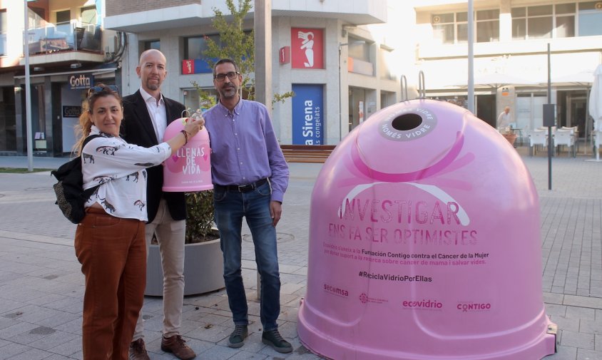 El contenidor rosa que s'ha instal·lat a la plaça d'Aragó