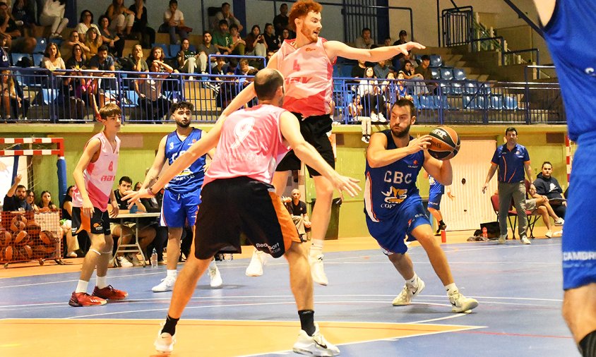 El CB Cambrils va guanyar l'AV Vendrell en el partit disputat ahir a la tarda al Palau Municipal d'Esports