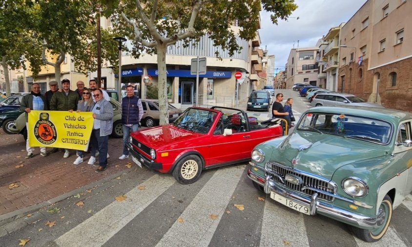 Membres del Club de Vehicles Antics de Cambrils al Morell