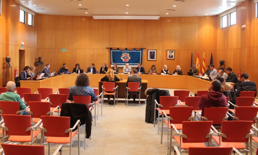 Un moment de la darrera sessió plenària de l'Ajuntament de Cambrils