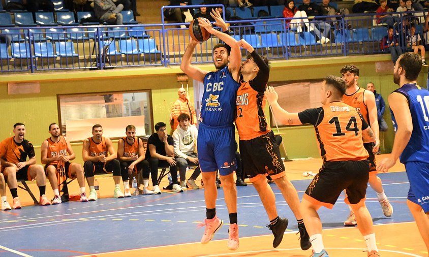 El CB Cambrils va perdre davant el Bellpuig en el partit que es va jugar al Palau Municipal d'Esports, ahir a la tarda