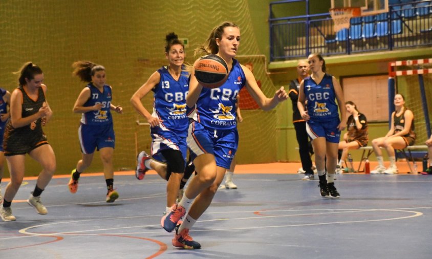 Imatge del partit de la passada jornada entre el CB Cambrils femení i el CB La Selva