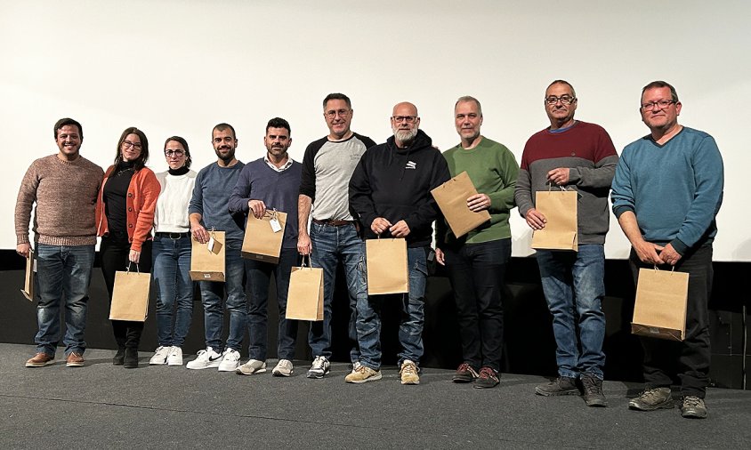 Foto de grup de la major part dels presidents i caps de colla que ha tingut els Xiquets de Cambrils en el decurs dels 30 anys d'existència