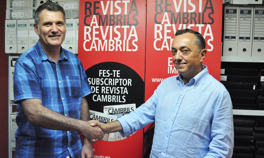 Marcel Blàzquez i Josep Capella, aquest passat dissabte, a la seu de Revista  Cambrils