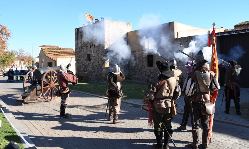 Moment de la recreació en què la tropa de soldats ataca els cambrilencs