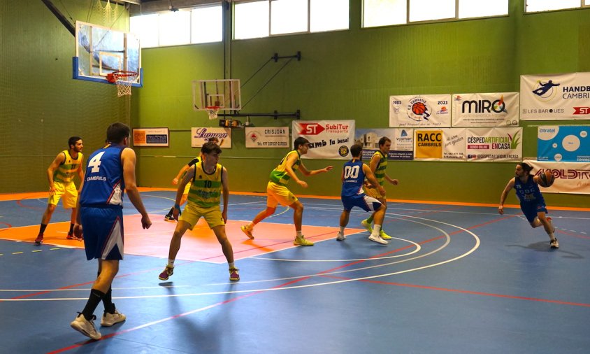 Moment del partit entre el CB Cambrils i el Manyanet Reus, disputat ahir al matí