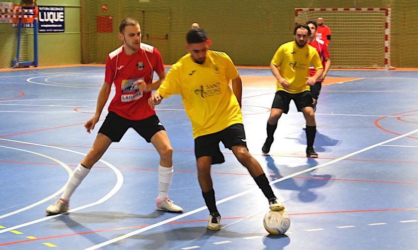 Imatge del partit de lliga entre el CFS Laguna i el CF Castellvell