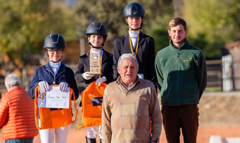 Foto de l'equip de CDT0* amb el fundador del club Josep Castells Recasens