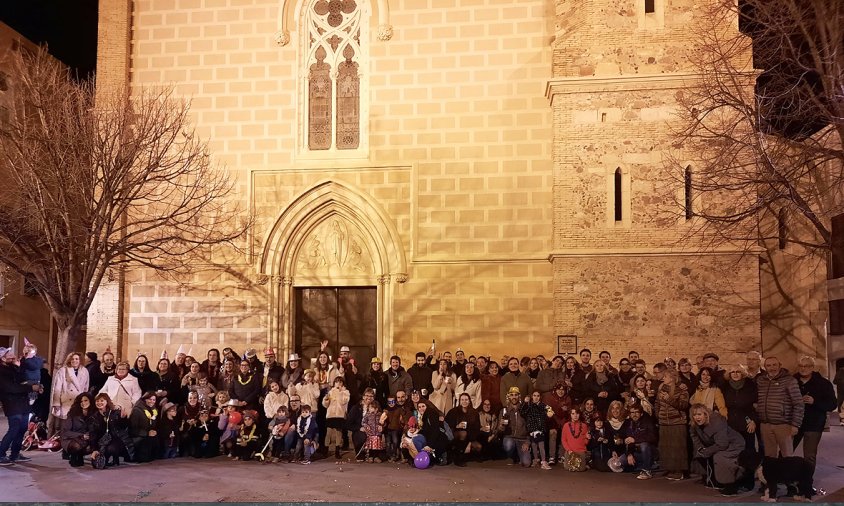 gairebé un centenar de persones es van aplegar a la plaça de l'Església de Santa Maria